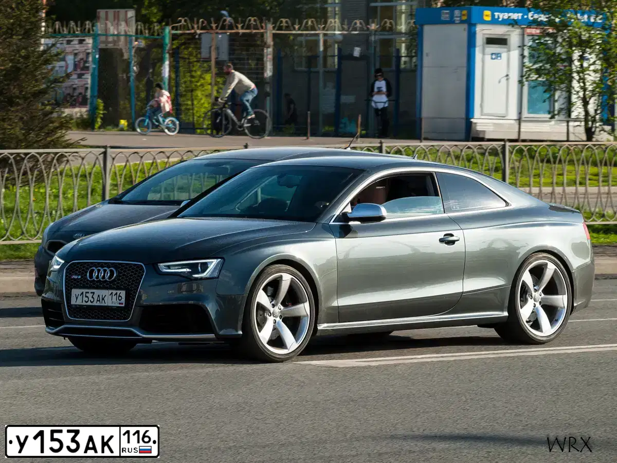 Фото автомобиля AUDI RS5, 2013 — госномер У153АК116. Цвет: СЕРЫЙ