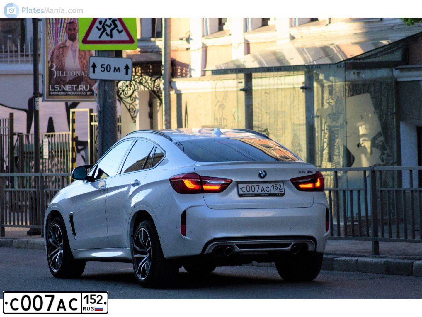 Фото автомобиля BMW X6M, 2015 — госномер К555УО24. Цвет: Белый