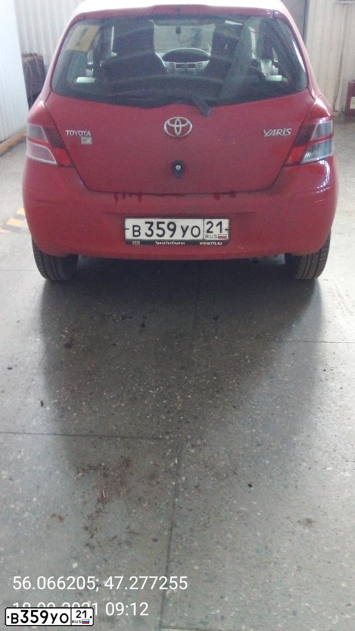 Фото автомобиля TOYOTA YARIS, 2010 — госномер В170ХО12. Цвет: Красный