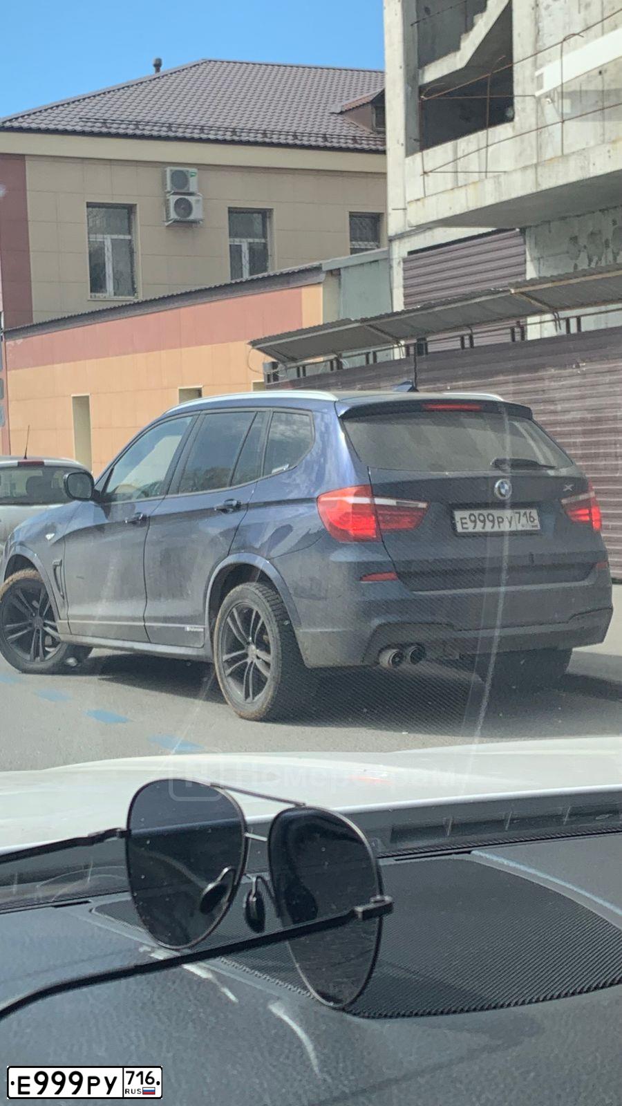 Фото автомобиля BMW X3, 2011 — госномер Е476ХС21. Цвет: синий