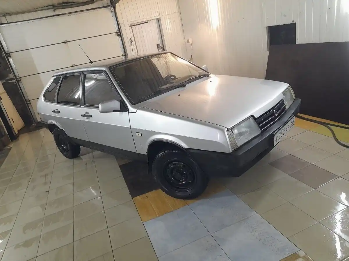 Фото автомобиля LADA 2109 SAMARA, 2001 — госномер У252АР66. Цвет: Серебристый