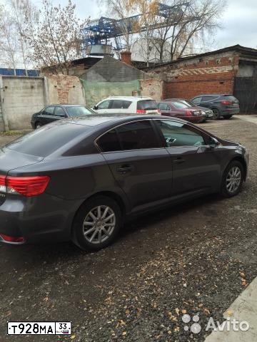 Фото автомобиля TOYOTA AVENSIS, 2012 — госномер Т330ЕР142. Цвет: СЕРЫЙ