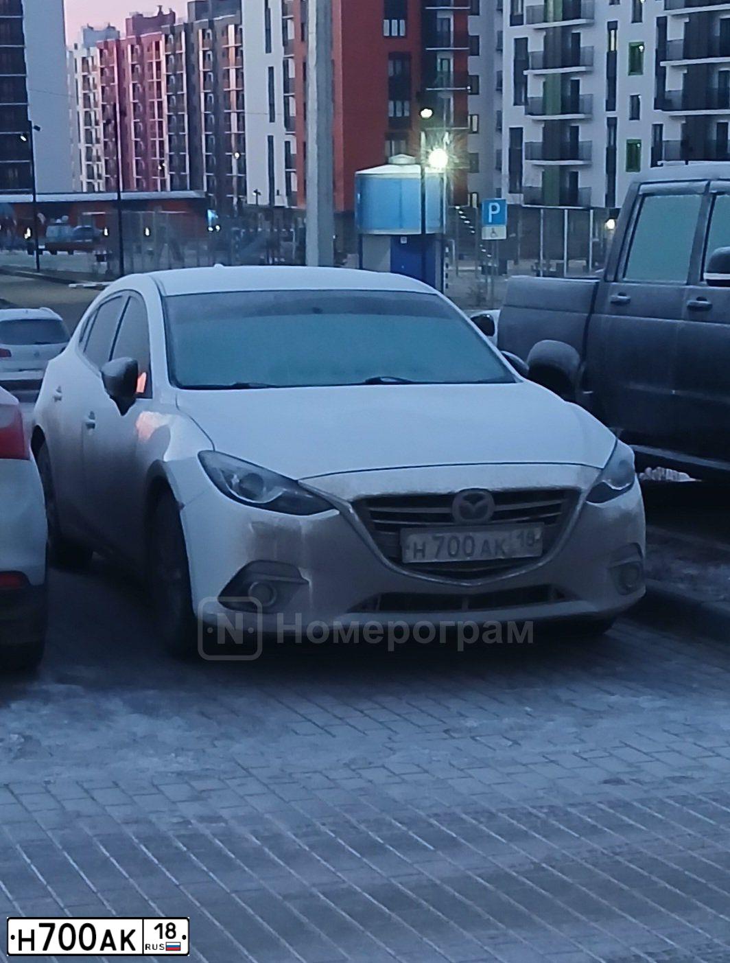 Фото автомобиля MAZDA 3, 2014 — госномер Е369ЕС799. Цвет: Белый