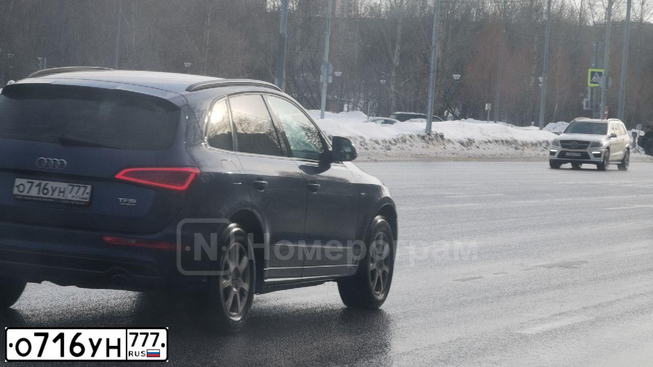 Фото автомобиля AUDI Q5, 2016 — госномер О716УН777. Цвет: СИНИЙ