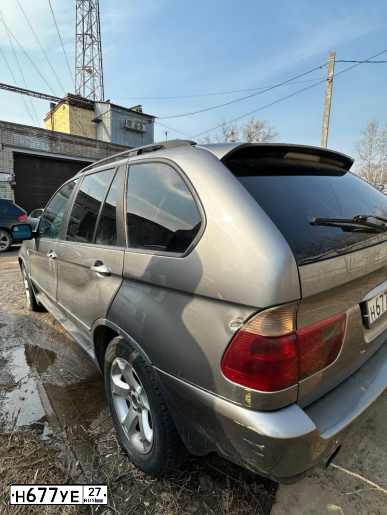 Фото автомобиля BMW X5, 2003 — госномер Н677УЕ27. Цвет: СЕРЫЙ