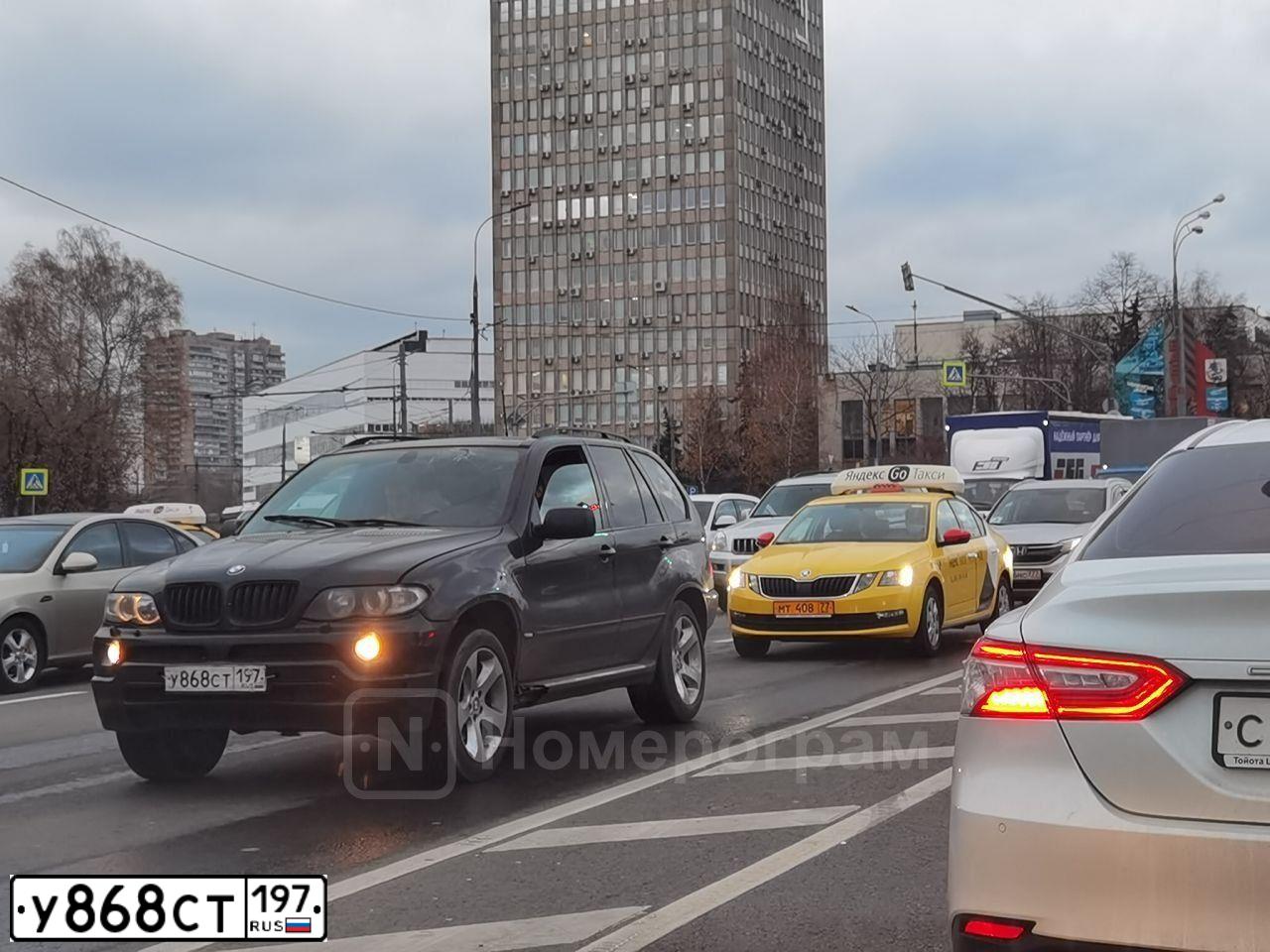 Фото автомобиля BMW X5, 2005 — госномер У868СТ197. Цвет: ЧЕРНЫЙ