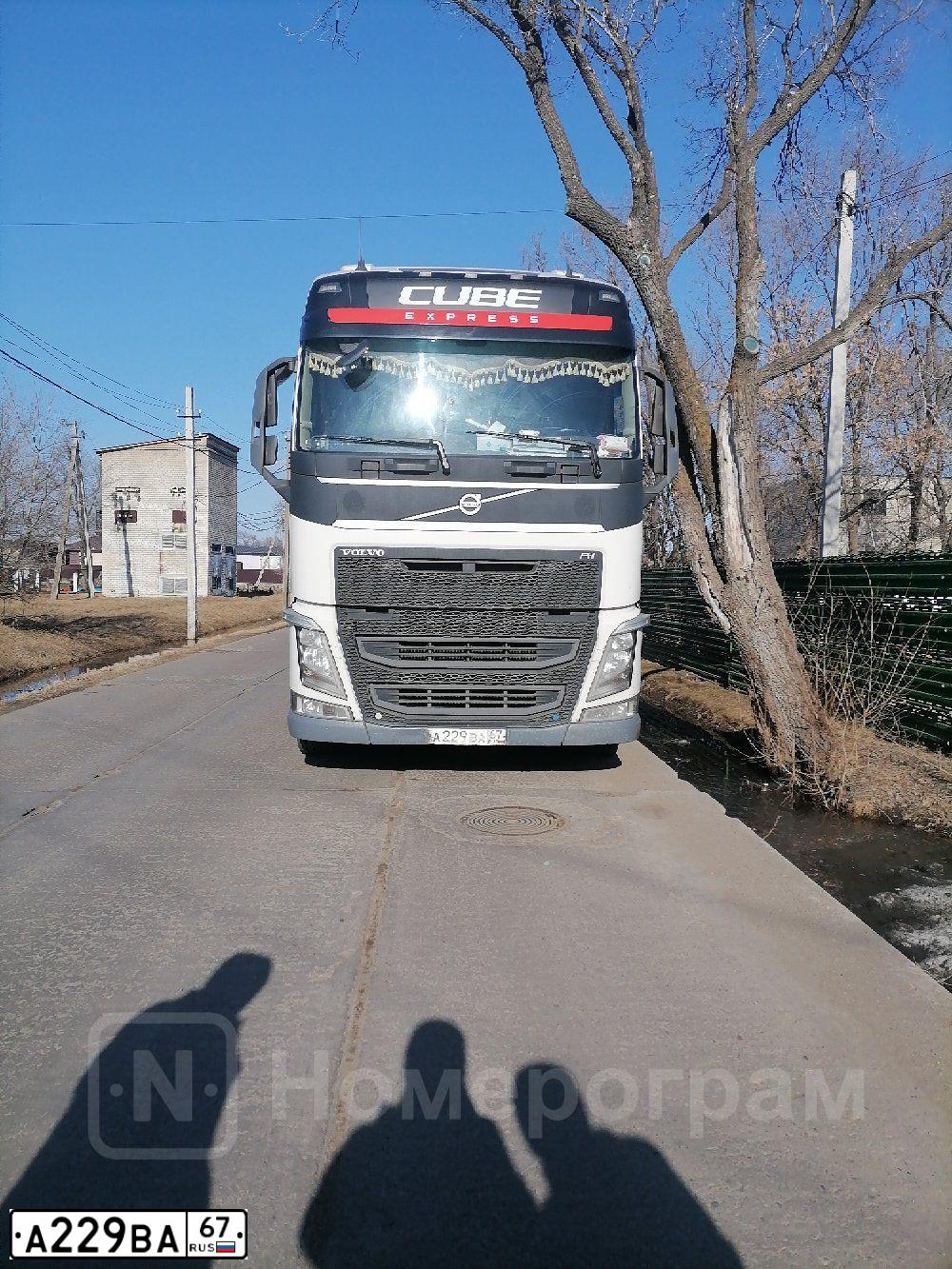Фото автомобиля VOLVO O SERIE FH 4X2, 2016 — госномер А229ВА67. Цвет: БЕЛЫЙ