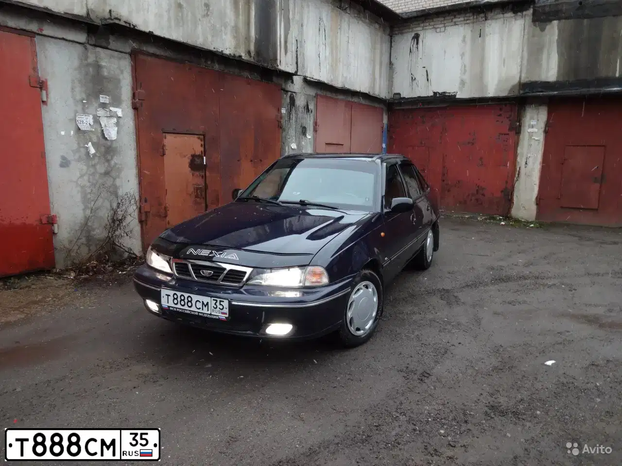Фото автомобиля DAEWOO NEXIA, 2008 — госномер Т888СМ35. Цвет: ТЕМНО-СИНИЙ