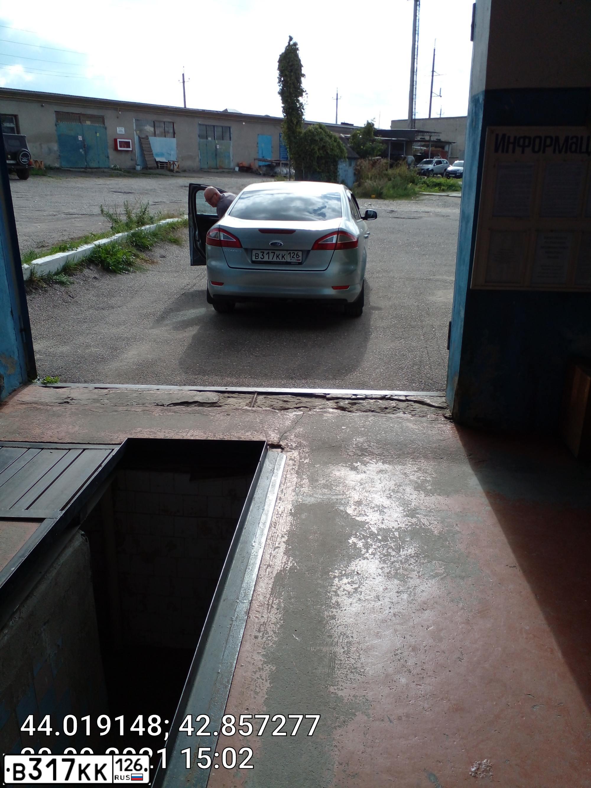 Фото автомобиля FORD MONDEO, 2008 — госномер В317КК126. Цвет: СЕРЕБРИСТЫЙ