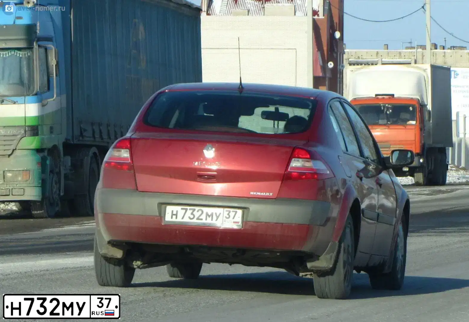Фото автомобиля RENAULT MEGANE, 2006 — госномер А952ЕР37. Цвет: Красный