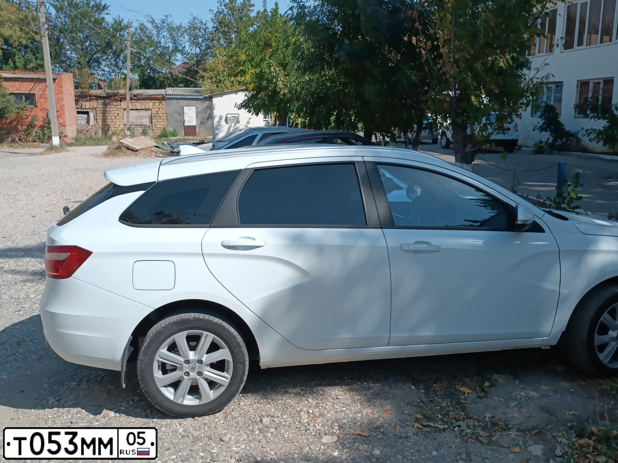 Фото автомобиля LADA VESTA, 2020 — госномер Т053ММ05. Цвет: Белый