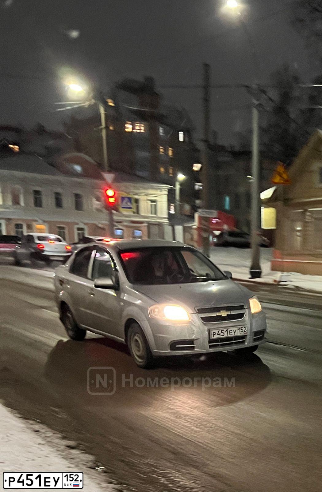 Фото автомобиля CHEVROLET AVEO, 2008 — госномер Р451ЕУ152. Цвет: Серебристый