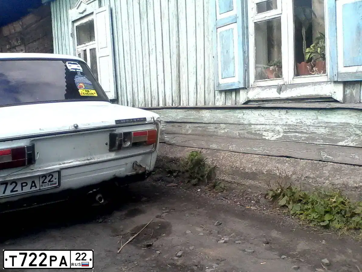 Фото автомобиля HYUNDAI TRAJET, 2006 — госномер Т722РА22. Цвет: Серебристый