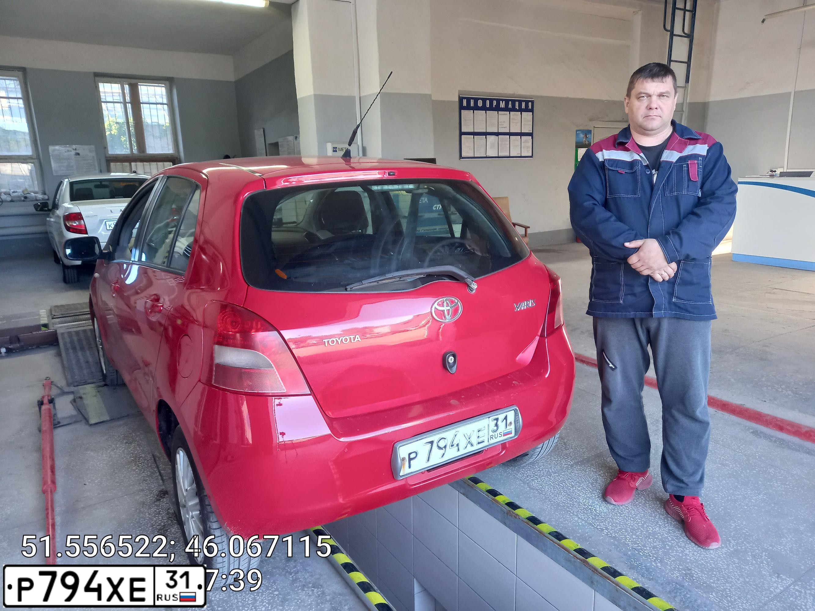 Фото автомобиля TOYOTA YARIS, 2007 — госномер К487УМ164. Цвет: Красный
