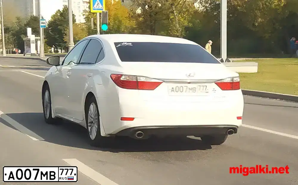 Фото автомобиля LEXUS ES250, 2014 — госномер Р325НУ32. Цвет: Белый