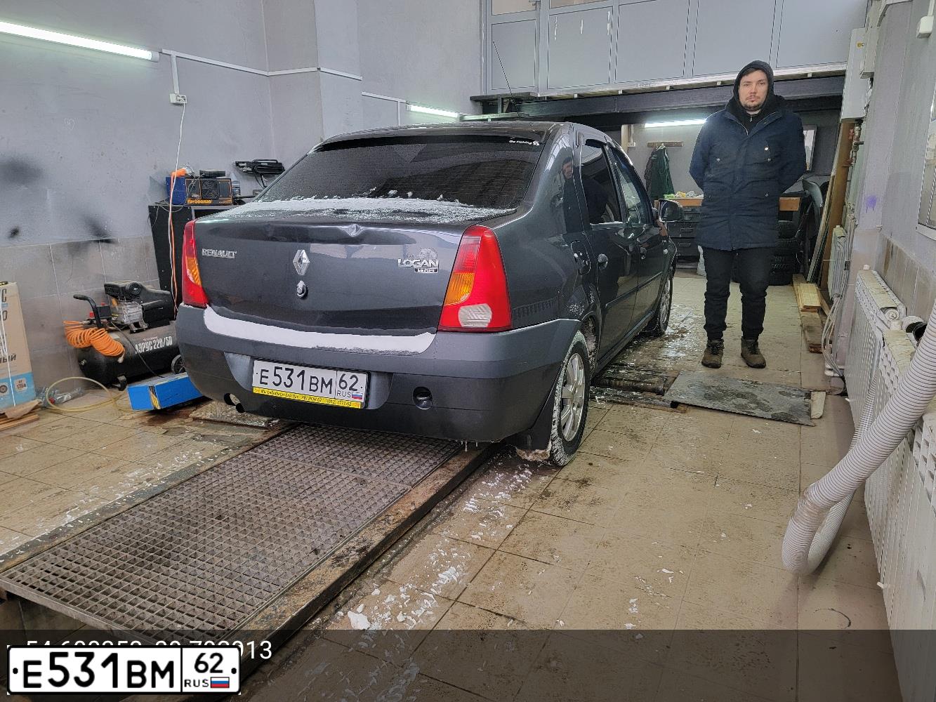 Фото автомобиля RENAULT LOGAN, 2009 — госномер Е531ВМ62. Цвет: ТЕМНО-СЕРЫЙ