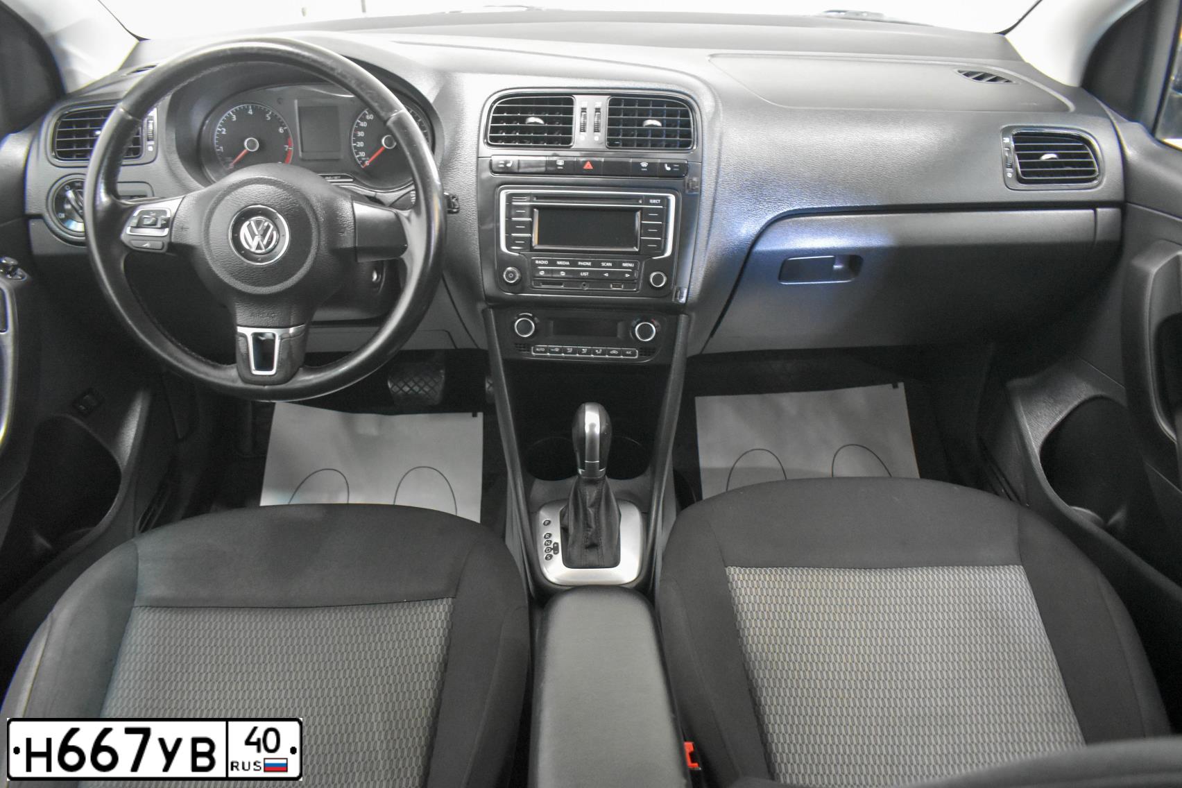 Фото автомобиля VOLKSWAGEN POLO, 2014 — госномер Н808ВА40. Цвет: ЧЕРНЫЙ