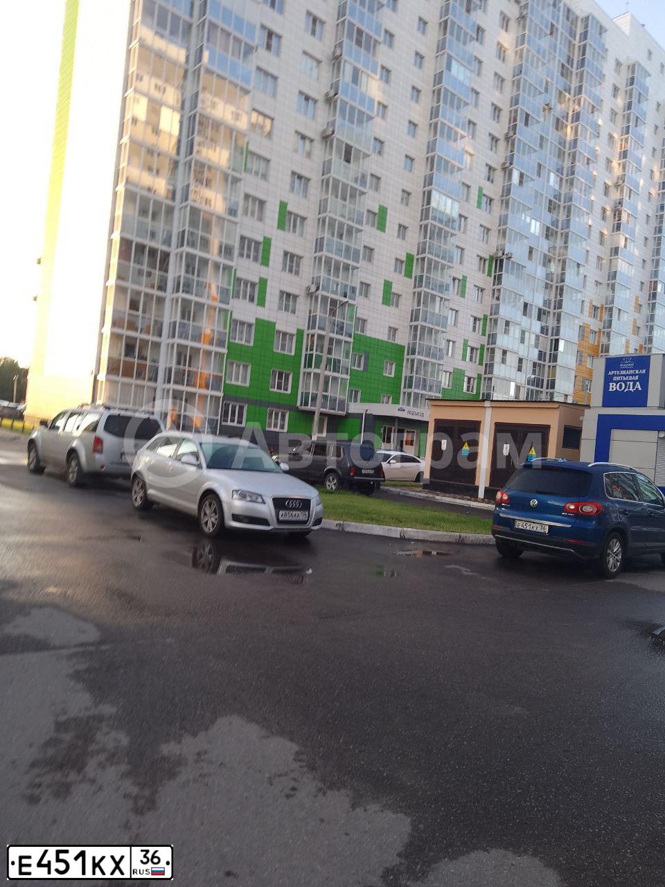 Фото автомобиля MITSUBISHI GALANT, 2007 — госномер Е451КХ36. Цвет: БЕЖЕВЫЙ