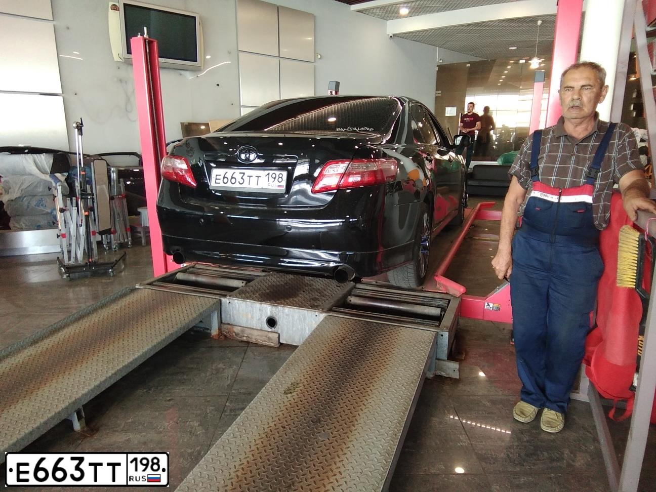 Фото автомобиля TOYOTA CAMRY, 2006 — госномер Е663ТТ198. Цвет: ЧЕРНЫЙ