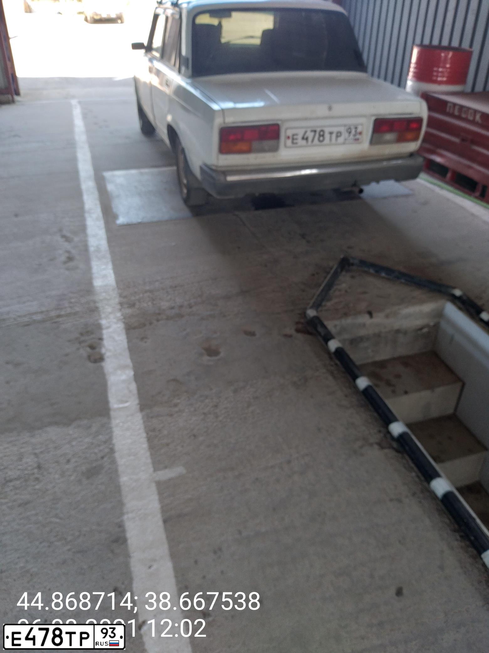 Фото автомобиля LADA 2107, 2008 — госномер Е478ТР93. Цвет: ЯРКО-БЕЛЫЙ