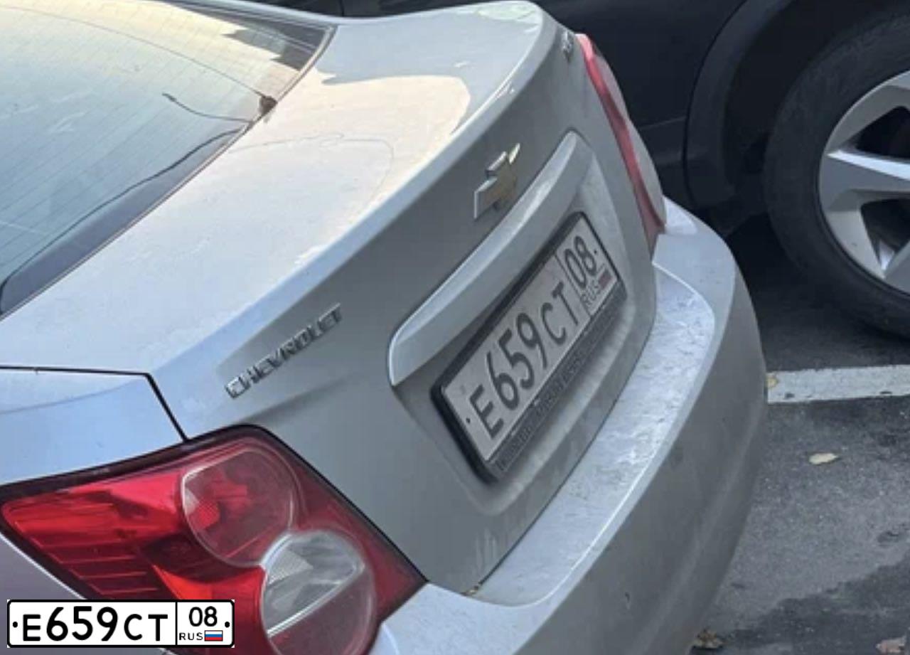 Фото автомобиля CHEVROLET AVEO, 2013 — госномер Н537АЕ550. Цвет: СЕРЫЙ