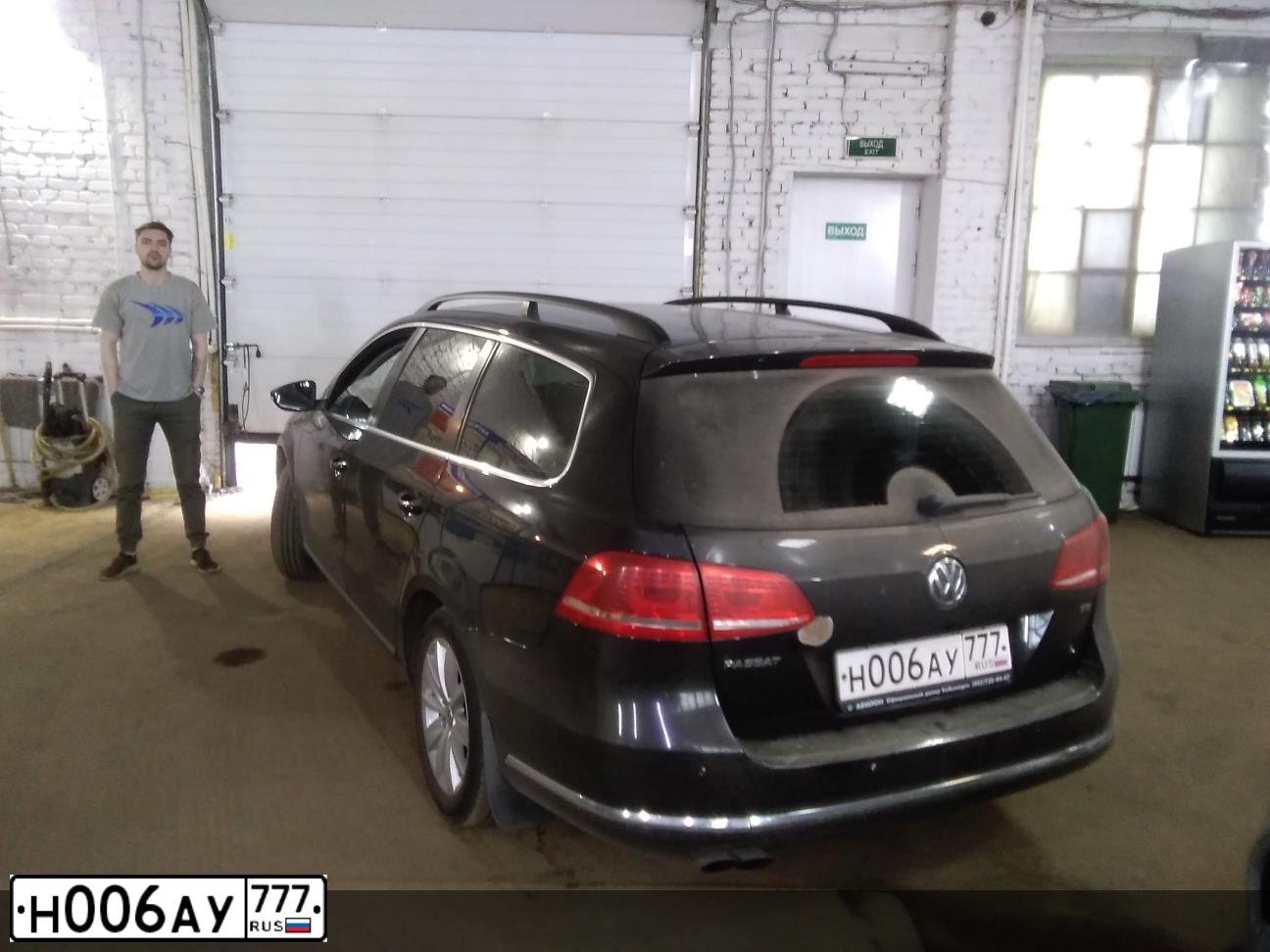 Фото автомобиля VOLKSWAGEN PASSAT, 2013 — госномер Н006АУ777. Цвет: ЧЕРНЫЙ