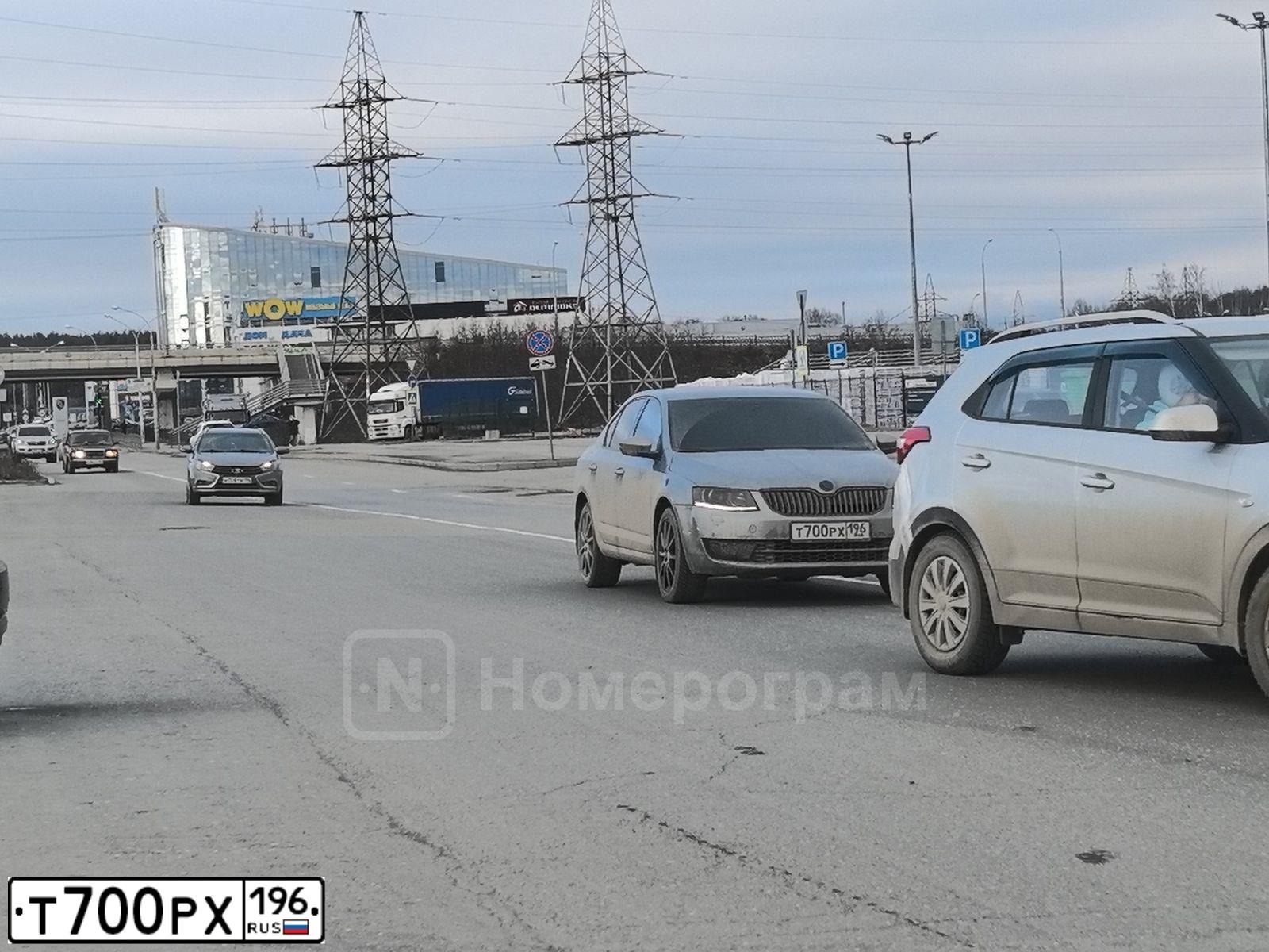 Фото автомобиля SKODA OCTAVIA, 2013 — госномер Т700РХ196. Цвет: СЕРЫЙ