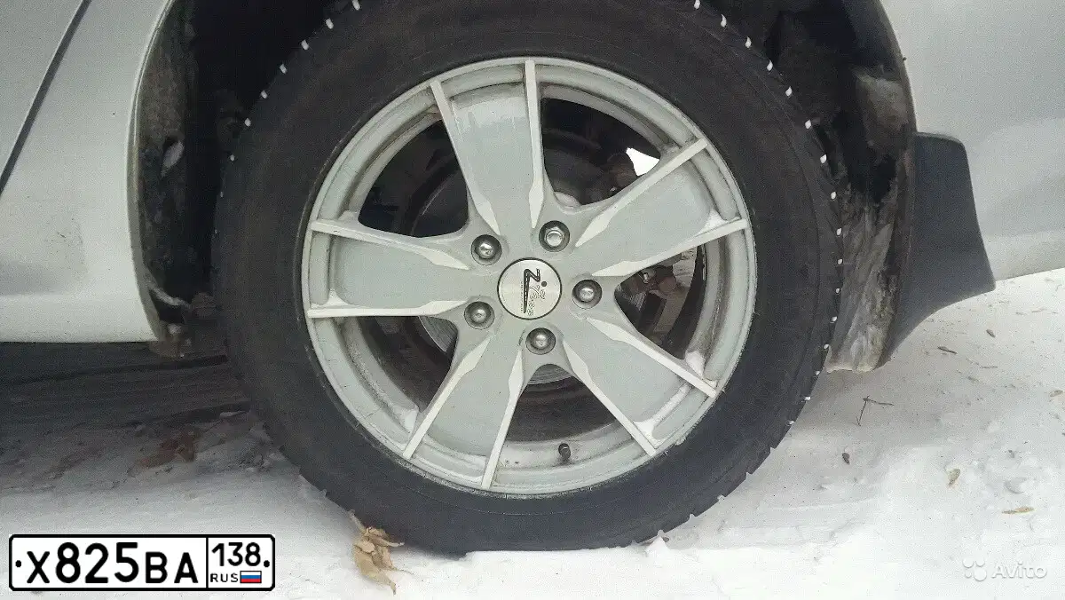 Фото автомобиля TOYOTA COROLLA, 2007 — госномер Х825ВА138. Цвет: СЕРЕБРИСТЫЙ