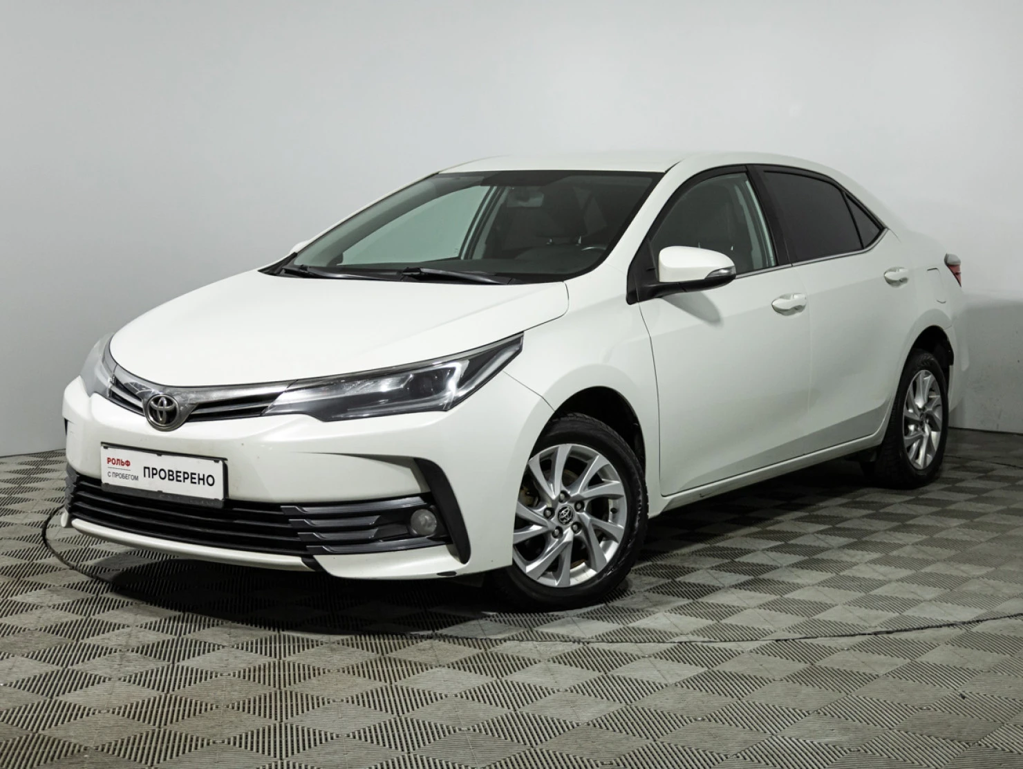 Фото автомобиля TOYOTA COROLLA, 2016 — госномер К382КР147. Цвет: Белый