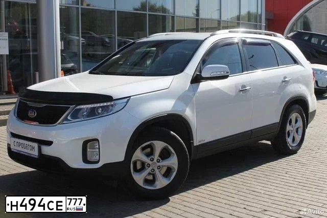 Фото автомобиля KIA SORENTO, 2015 — госномер Е703ОТ790. Цвет: Белый