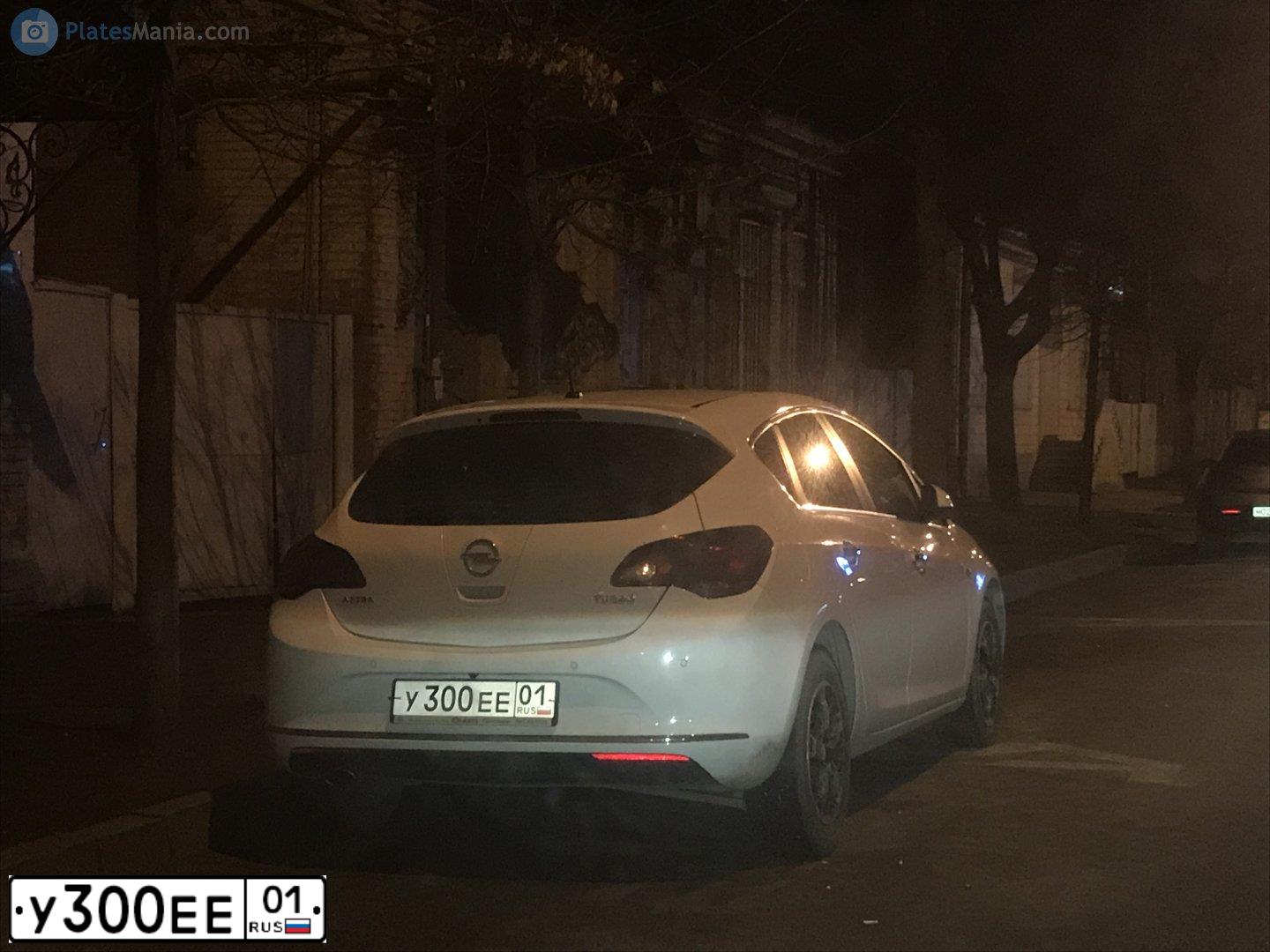 Фото автомобиля OPEL ASTRA, 2013 — госномер У300ЕЕ01. Цвет: БЕЛЫЙ