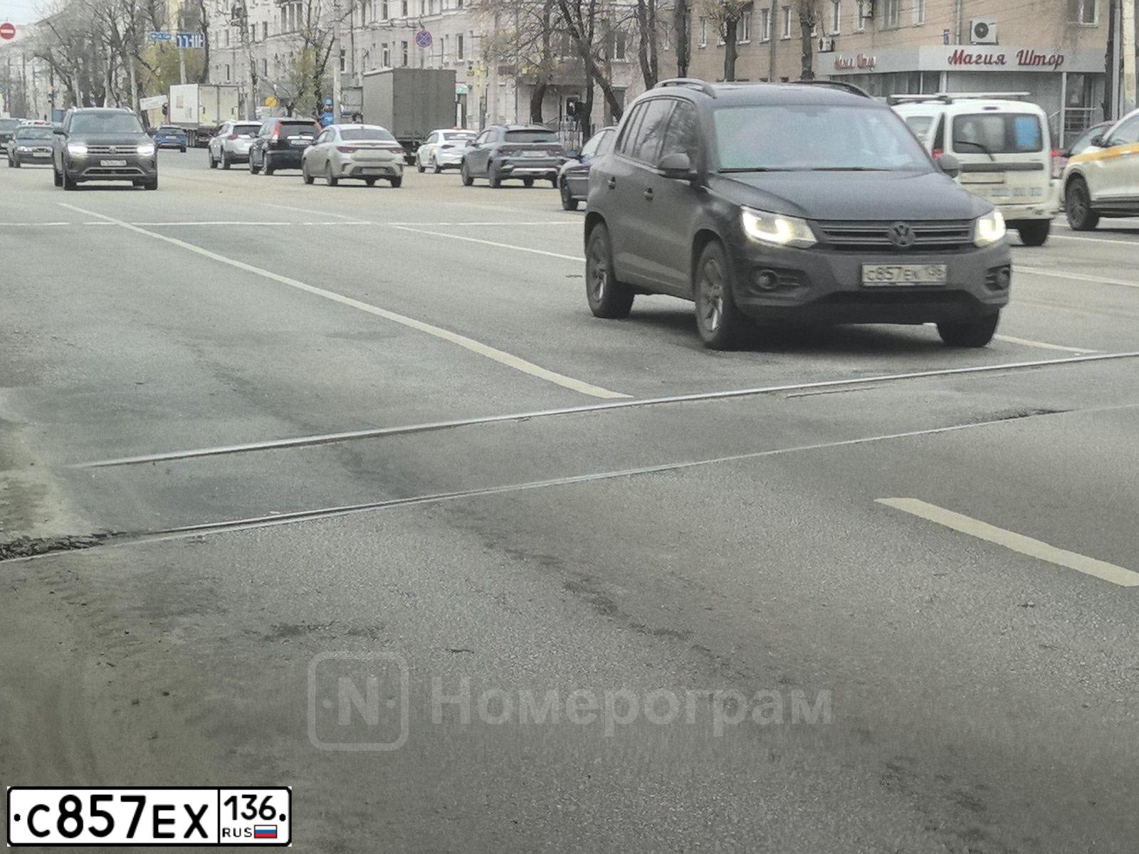 Фото автомобиля BMW SERIE 3, 1999 — госномер С857ЕХ136. Цвет: СЕРЫЙ