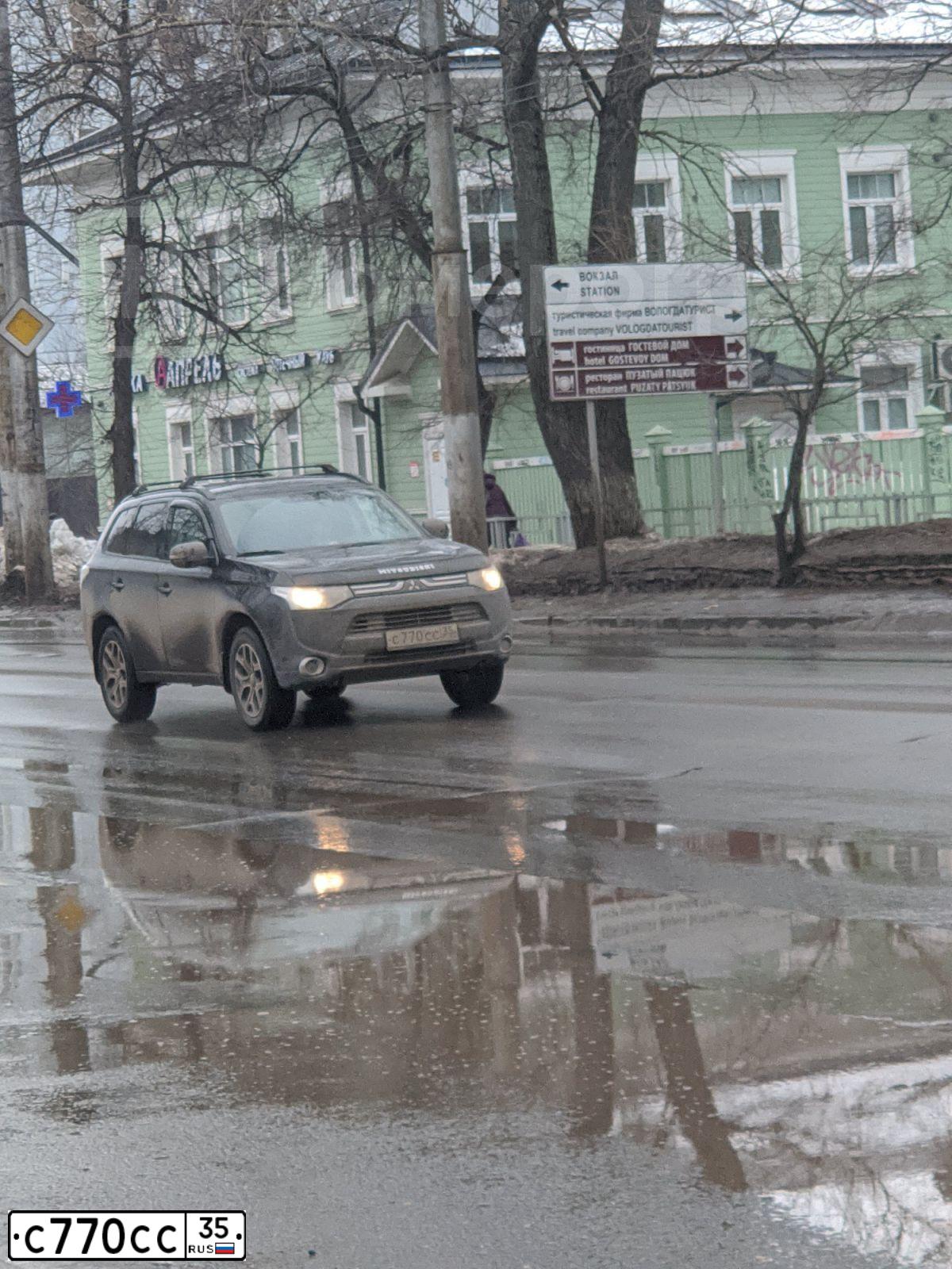 Фото автомобиля MERCEDES E-KLASSE, 1993 — госномер С770СС35. Цвет: Белый