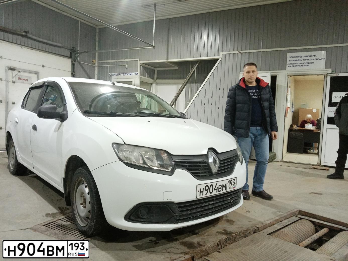Фото автомобиля RENAULT LOGAN, 2014 — госномер О600МЕ161. Цвет: Белый