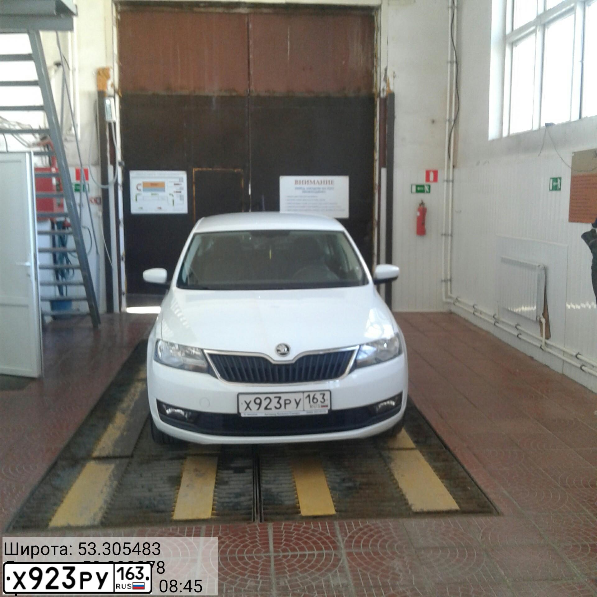 Фото автомобиля SKODA RAPID, 2017 — госномер Х923РУ163. Цвет: БЕЛЫЙ