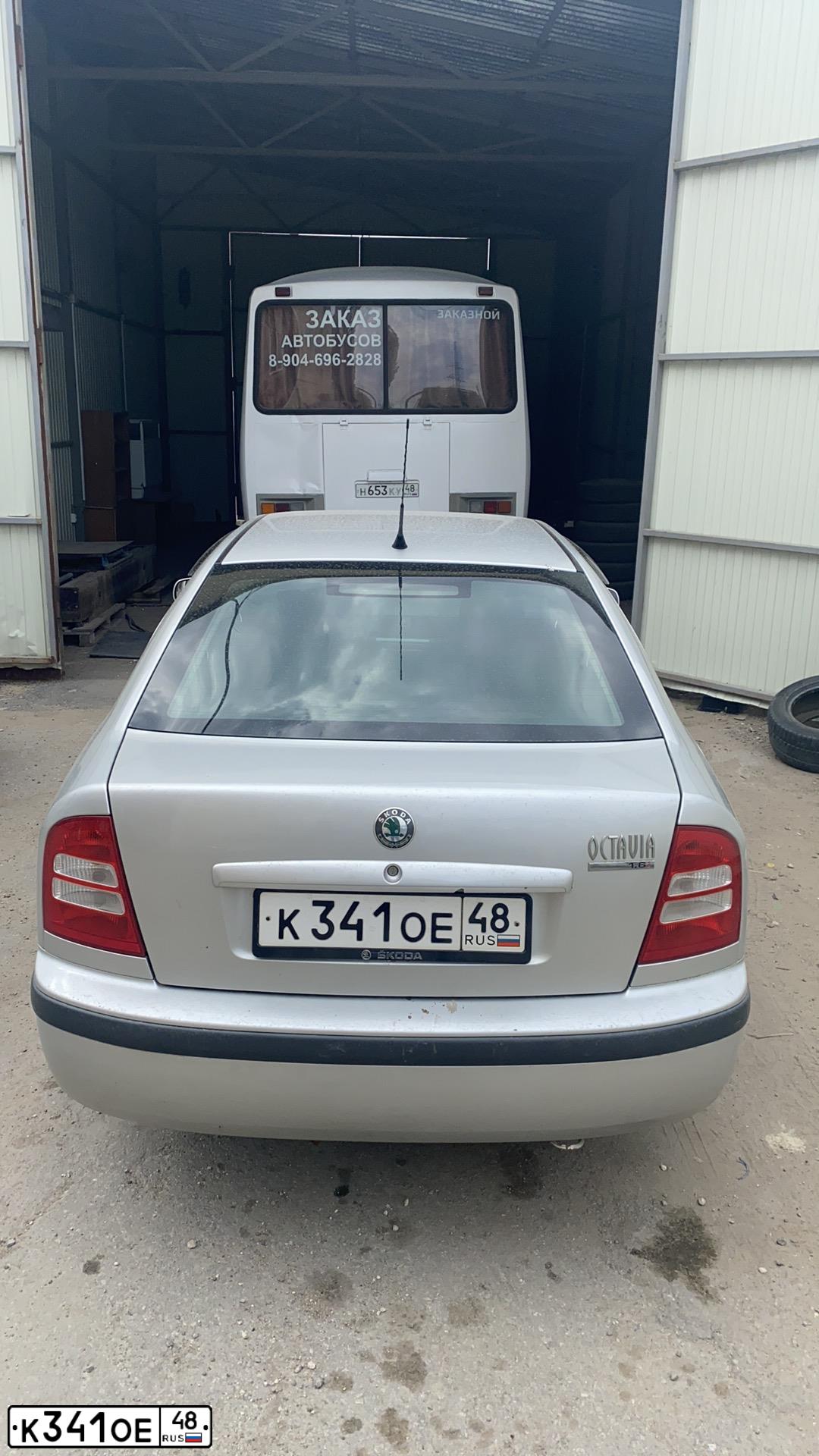 Фото автомобиля SKODA OCTAVIA, 2004 — госномер К341ОЕ48. Цвет: Серебристый