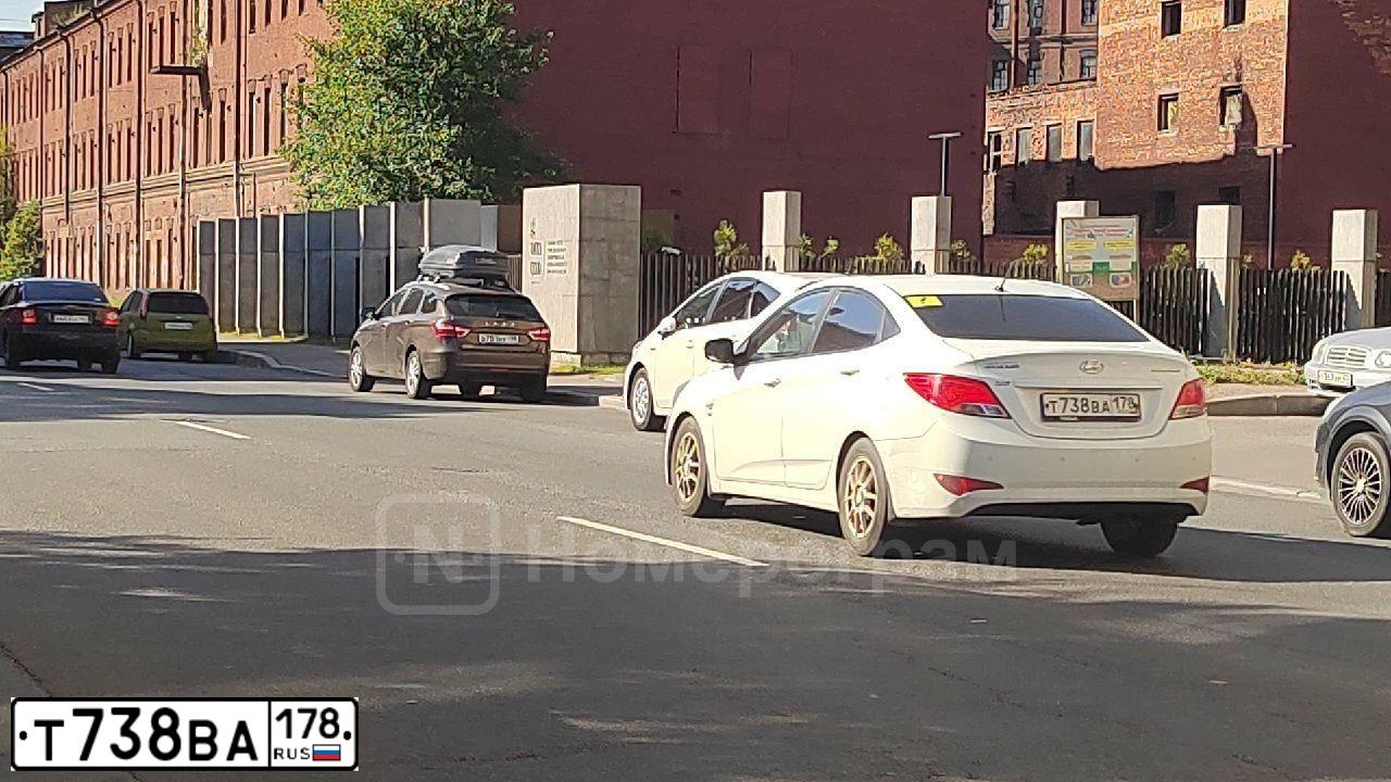 Фото автомобиля HYUNDAI SOLARIS, 2014 — госномер Т738ВА178. Цвет: БЕЛЫЙ