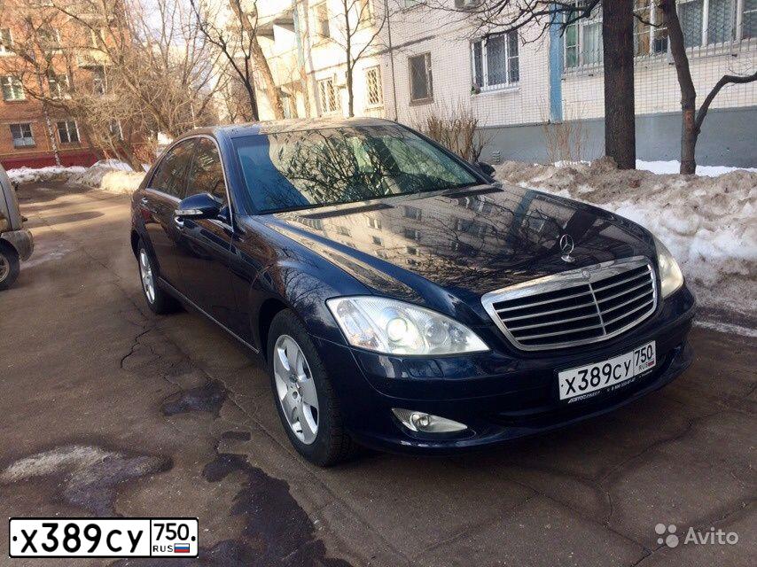 Фото автомобиля MERCEDES S-KLASSE, 2007 — госномер Р971ТМ05. Цвет: Темно-синий