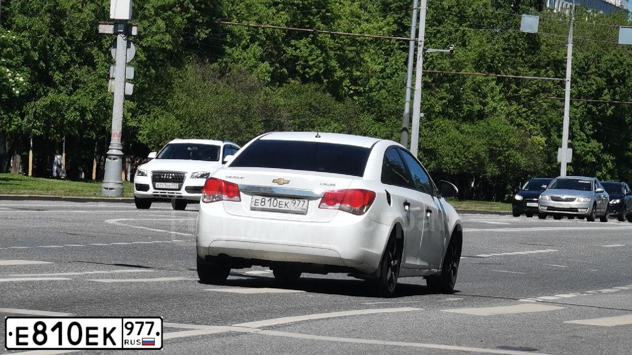 Фото автомобиля CHEVROLET CRUZE, 2012 — госномер Е810ЕК977. Цвет: Белый