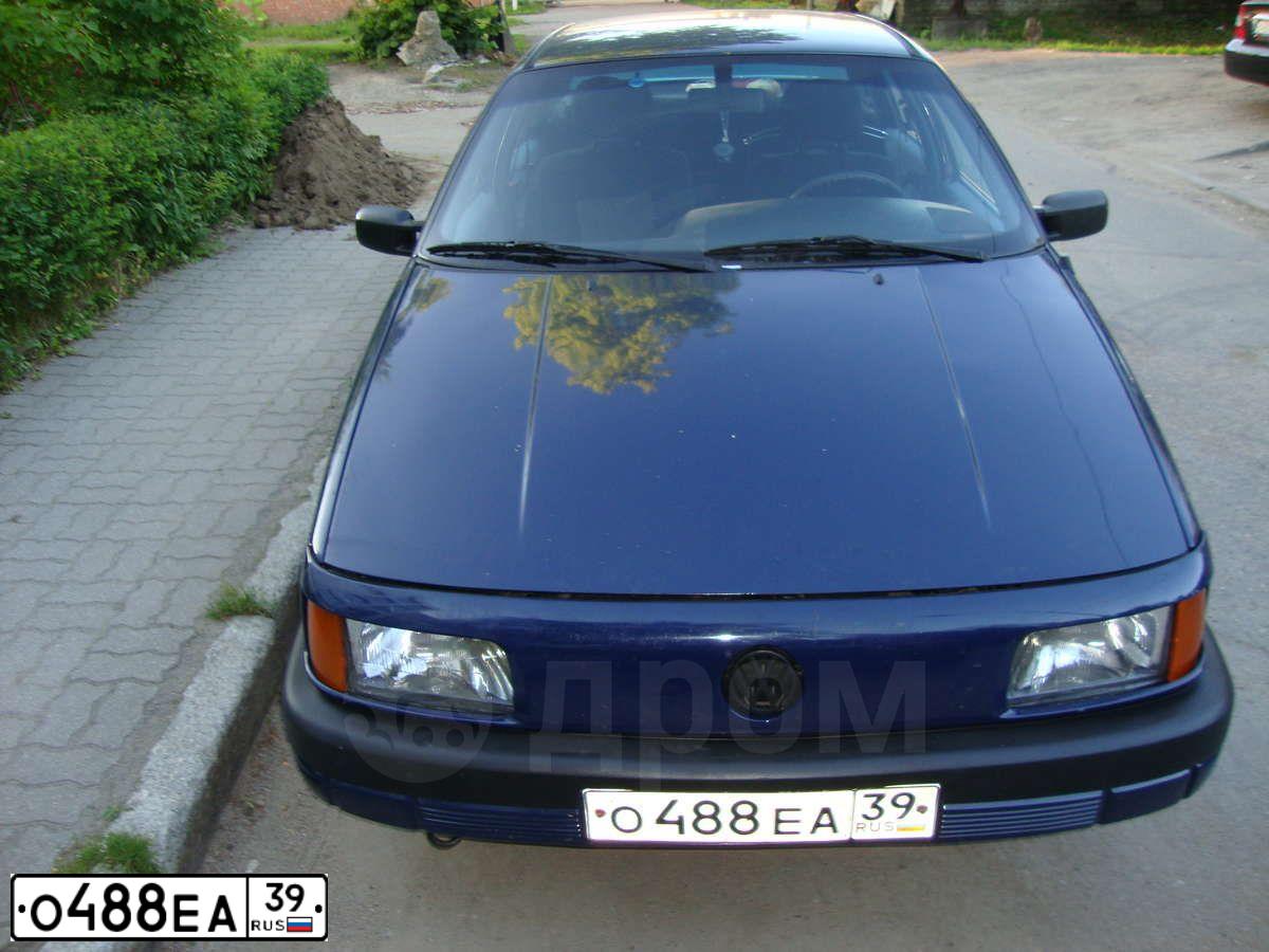 Фото автомобиля VOLKSWAGEN PASSAT, 1993 — госномер О488ЕА39. Цвет: синий