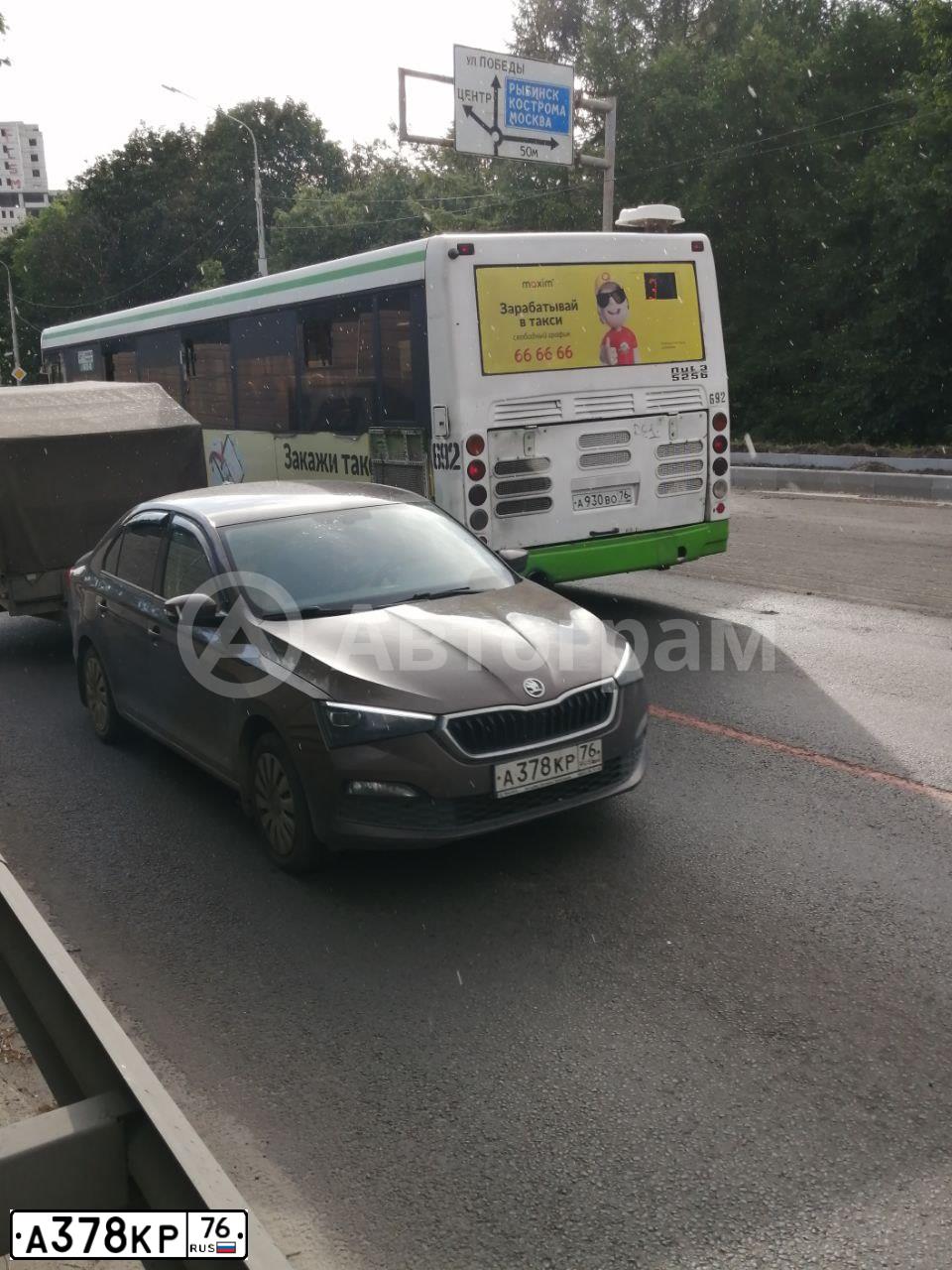 Фото автомобиля SKODA RAPID, 2020 — госномер А378КР76. Цвет: Коричневый