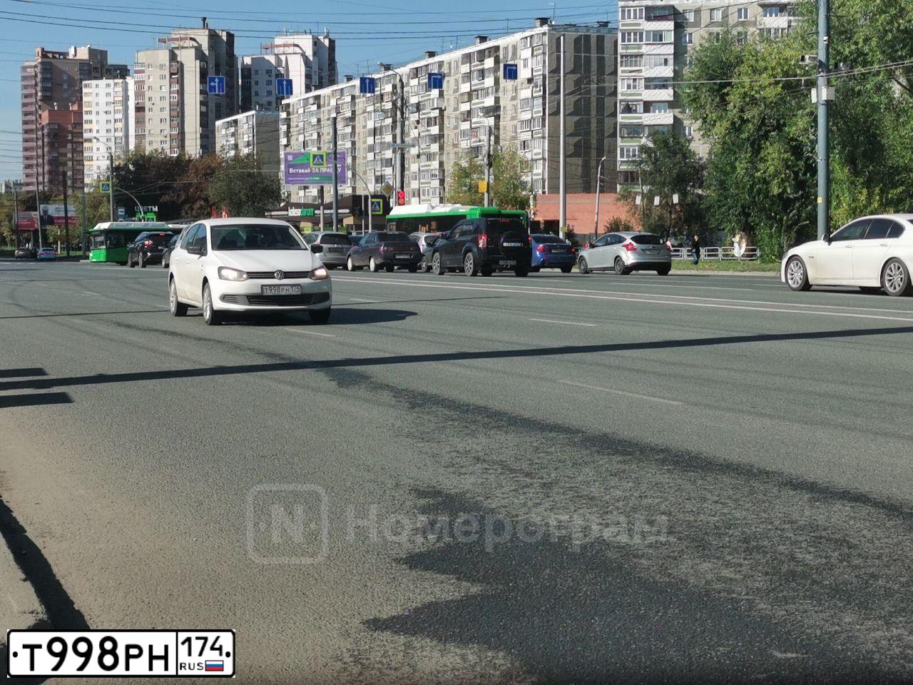 Фото автомобиля VOLKSWAGEN POLO, 2013 — госномер Т998РН174. Цвет: Белый