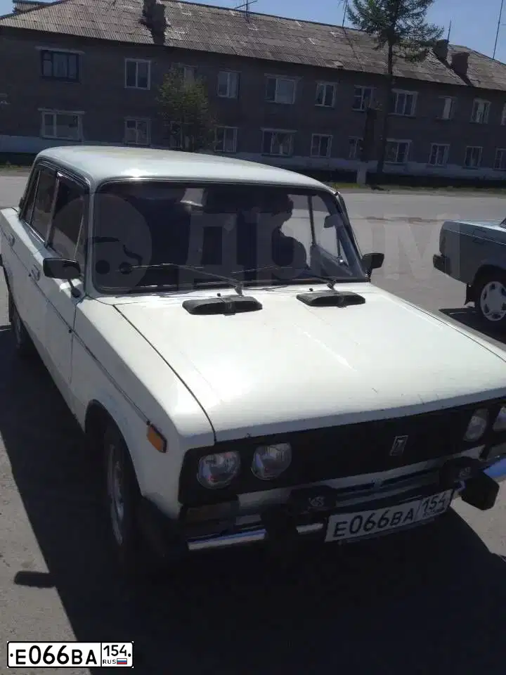 Фото автомобиля LADA 2106, 1998 — госномер Е066ВА154. Цвет: БЕЛЫЙ