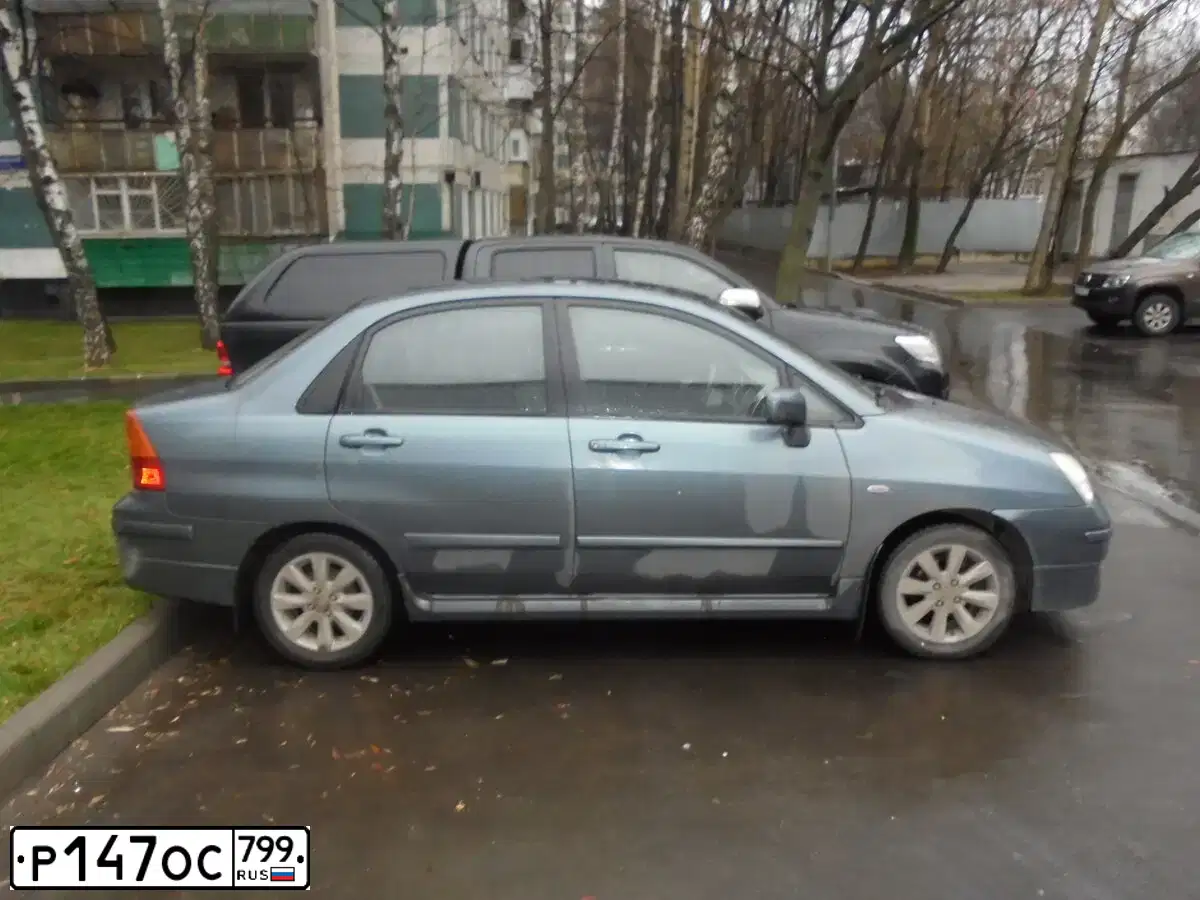 Фото автомобиля SUZUKI LIANA, 2007 — госномер О355НУ790. Цвет: СЕРЫЙ