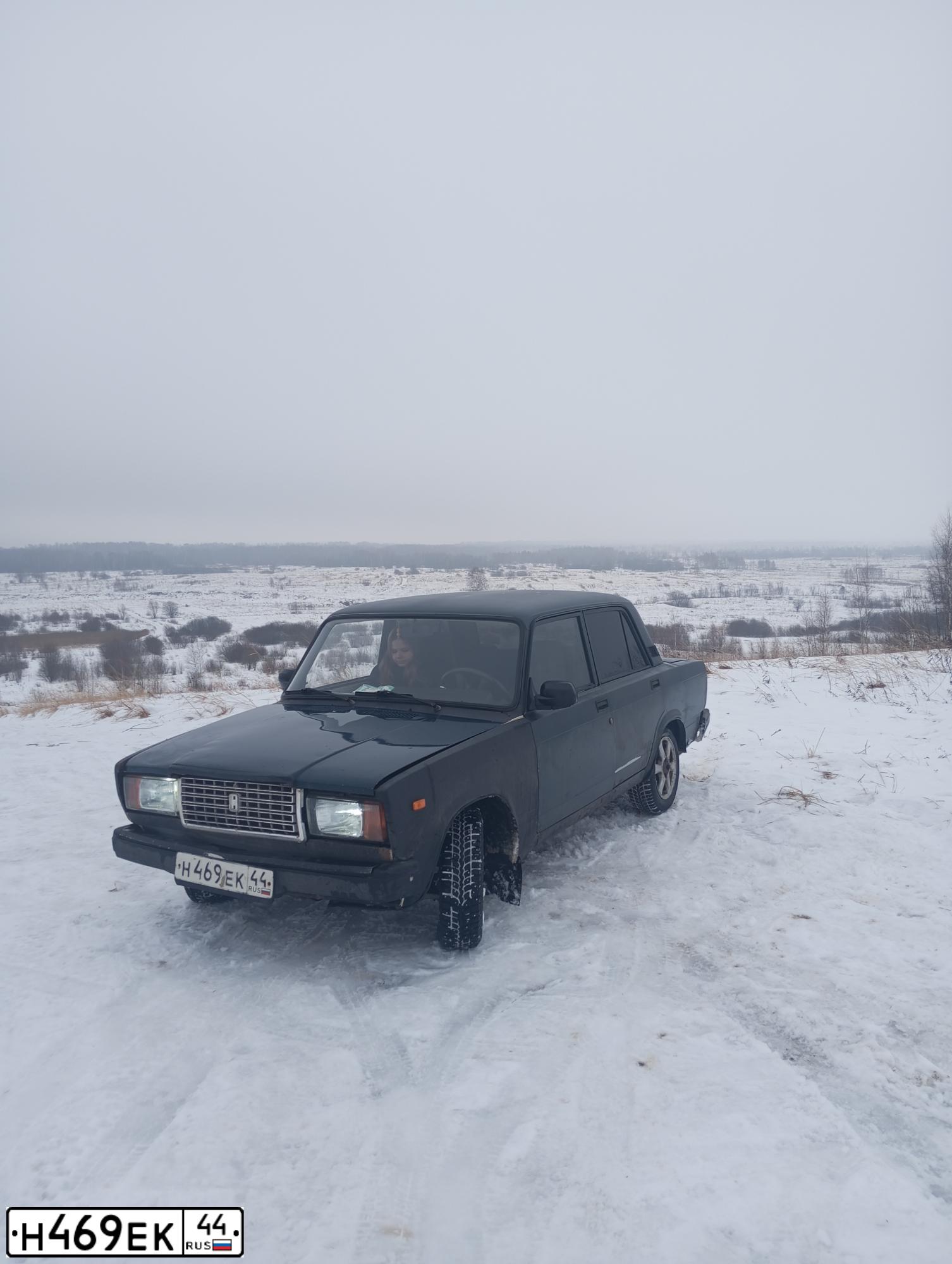 Фото автомобиля LADA 2107 LADA, 2010 — госномер Н469ЕК44. Цвет: СЕРО-ЗЕЛЕНЫЙ