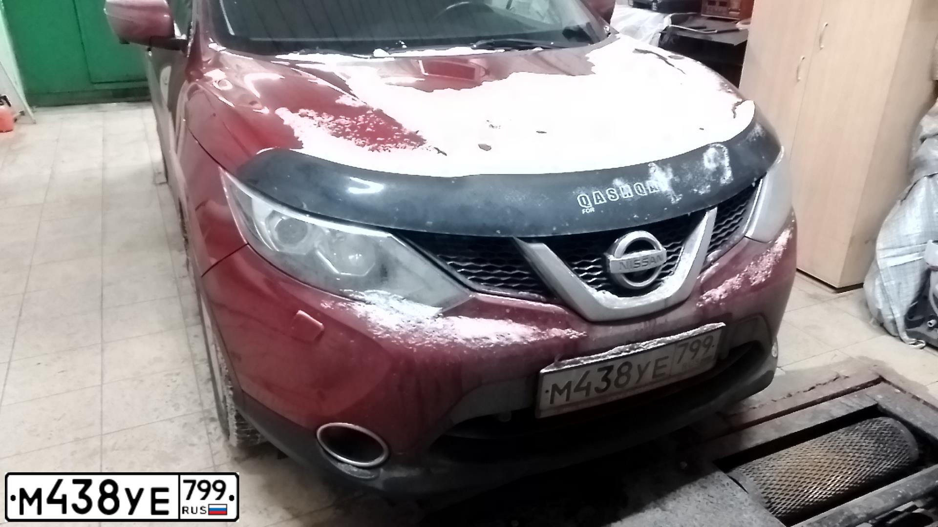 Фото автомобиля NISSAN QASHQAI, 2014 — госномер Х137ОР76. Цвет: Красный