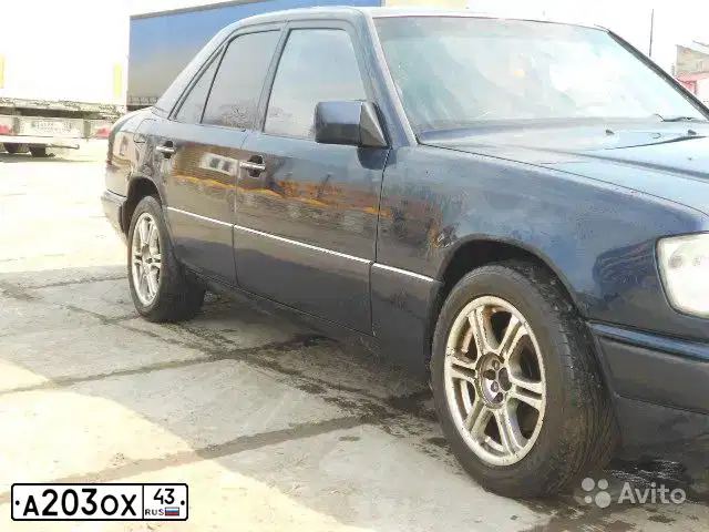 Фото автомобиля MERCEDES E-KLASSE, 1994 — госномер А203ОХ43. Цвет: СИНИЙ
