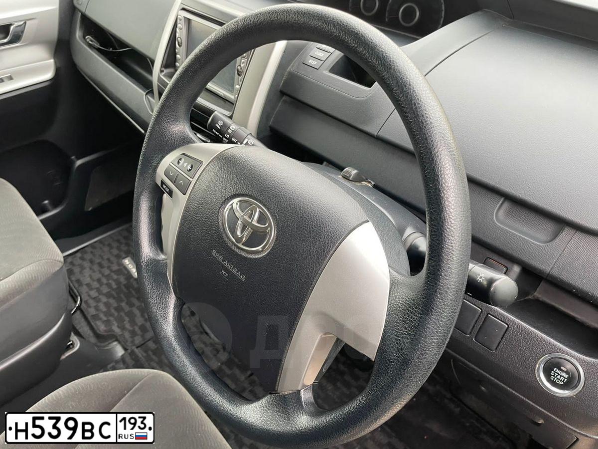 Фото автомобиля TOYOTA NOAH TOYOTA NOAH, 2012 — госномер В086РН09. Цвет: Белый