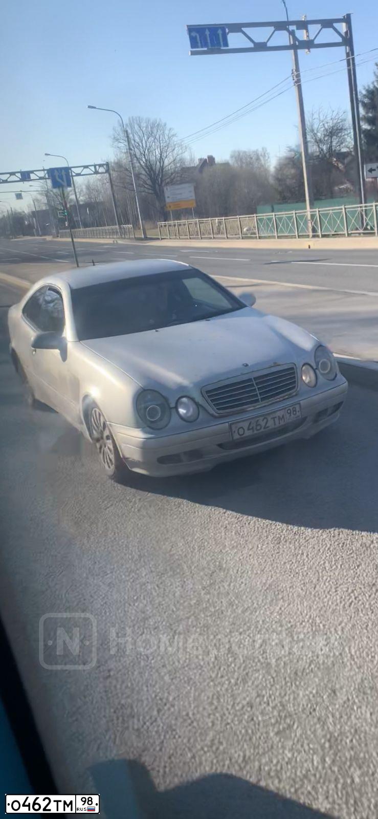 Фото автомобиля MERCEDES CLK-KLASSE, 1999 — госномер О462ТМ98. Цвет: СЕРЕБРИСТЫЙ