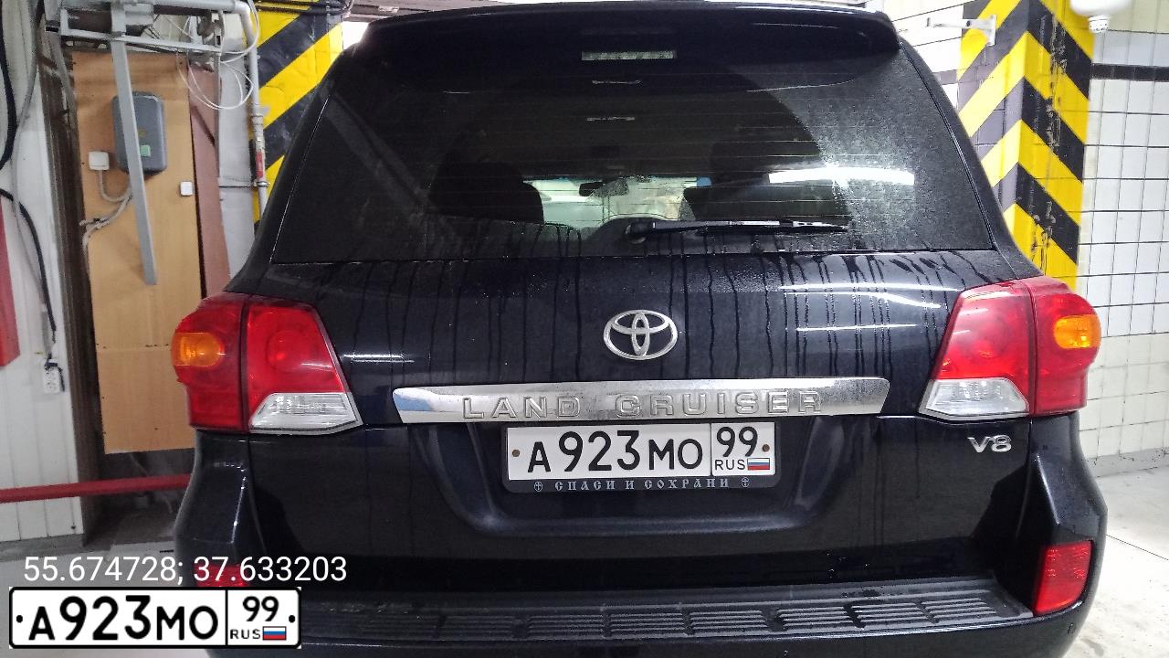 Фото автомобиля TOYOTA LANDCRUISER, 2002 — госномер У727ЕЕ177. Цвет: ЧЕРНЫЙ